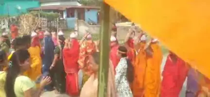 कुरसाकांटा: कुआड़ी साहु टोला के सत्संग मंदिर से 251 कुंवारी कन्याओं ने गाजे-बाजे के साथ निकाली भव्य कलश शोभायात्रा