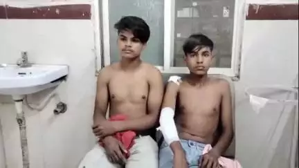 राजगढ़: राजगढ़-ब्यावरा रोड पर पिकअप की टक्कर से बाइक सवार तीन लड़के घायल