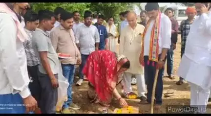 मेहगांव: किटेहना गांव में सांसद संध्या राय ने सामुदायिक भवन के निर्माण कार्य को लेकर किया भूमिपूजन, ₹15 लाख की आएगी लागत