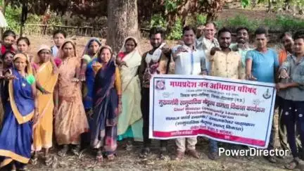 तामिया: तामिया के ग्राम नवरीटोला में जन अभियान परिषद ने नशा मुक्त अभियान चलाकर ग्रामवासियों को शपथ दिलवाई