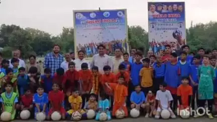 सीहोर नगर: शहर के चर्च ग्राउंड में स्व. श्री कैलाश नारायण सारंगी जी की जयंती पर नपाध्यक्ष ने बेबी फुटबॉल लीग का किया शुभारंभ