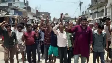 सत्तर कटैया: बिहरा पटोरी बाजार दूसरे दिन भी रहा बंद, लोगों ने किया प्रदर्शन