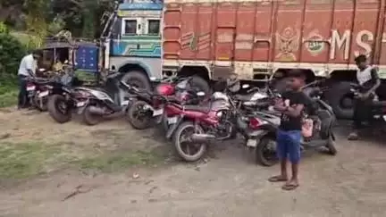 पाकुड़: पाकुड़ मुख्यालय सहित कई प्रखंडों में वाहन जांच अभियान चलाकर जुर्माना वसूला गया