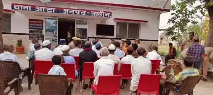 कालपी: आटा थाने में आगामी बकरीद पर्व को लेकर एसडीएम और सीओ ने धर्मगुरुओं के साथ की बैठक, दिए दिशा-निर्देश
