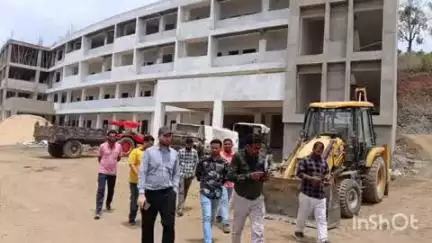 निवास: सीईओ जिला पंचायत ने महर्षि सांदीपनी स्कूल, टिकरिया के भवन का किया निरीक्षण