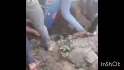 गुना नगर: पार्वती नदी के पुल से रेत से भरी ट्रैक्टर ट्राली गिरी, चालक गंभीर घायल, वीडियो वायरल