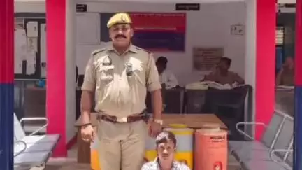 महोबा: महोबा पुलिस ने नया प्राइवेट बस स्टैंड के पास से अपहरण के आरोपी नीरज श्रीवास को दबोचा