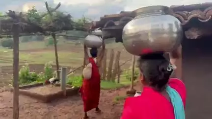 जशपुर: गिदहा पंचायत के बासताला गांव में नल है, पानी नहीं; खेत में बने ढोड़ी (कुआँ) पर निर्भर ग्रामीण।  #jansamasya