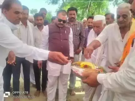 सतवास: खूबगांव में सीसी रोड निर्माण के लिए विधायक द्वारा भूमि पूजन किया गया