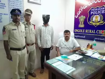 సంతనూతలపాడు: సంతనూతలపాడు పరిధిలో జరిగిన చోరీ కేసును 12 గంటల వ్యవధిలో ఛేదించి, నిందితుడిని అరెస్ట్‌ చేసి, సొమ్మును రికవరీ చేసిన పోలీసులు
