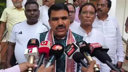 ବାରିପଦା ମ୍ୟୁନିସିପାଲଟି: ଜିଲ୍ଲାପାଳଙ୍କ ସମ୍ମିଳନୀ କକ୍ଷରେ ସମୀକ୍ଷା ବୈଠକରେ ଯୋଗଦେଇ ପ୍ରତିକ୍ରିୟା ଦେଲେ ଗଣଶିକ୍ଷା ମନ୍ତ୍ରୀ ନିତ୍ୟାନନ୍ଦ ଗଣ୍ଡ