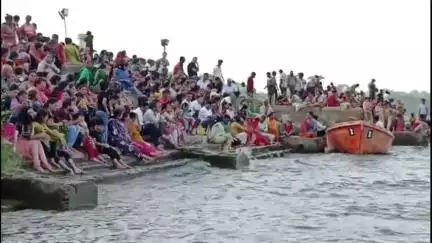 શિનોર: શહેરમાં ગંગા દશહરા પર્વની છઠ્ઠપૂજા નિમિત્તે 300 મીટર ચૂંદડી અર્પણ મનોરથ પર્વ શ્રદ્ધાભાવ સાથે ઉજવાયો