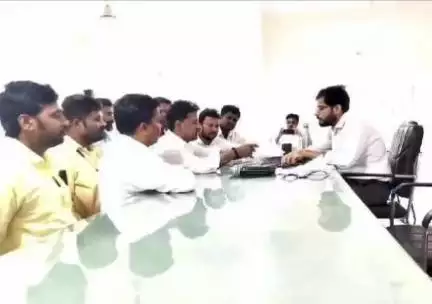 కుప్పం: మండలంలో అర్హులైన వారందరికీ పింఛన్లు మంజూరు చేయాలని కడా పీడీ వికాస్ మర్మత్‌కు మండల TDP అధ్యక్షుడు ప్రేమ్ కుమార్ వినతి