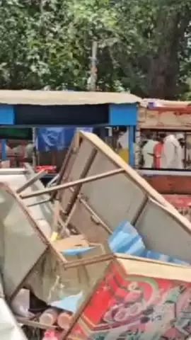 गुरुग्राम: सेक्टर-40 में नोडल अधिकारी ने रेहड़ी-पटरी वालों की लगाई क्लास, हटाया अतिक्रमण