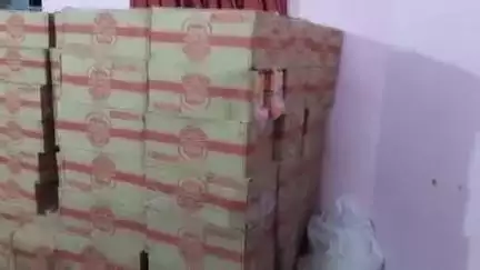 महुआ: महुआ पुलिस ने शेरपुर छतवारा से 96 कार्टून बियर व 6 कार्टून शराब के साथ एक कारोबारी को गिरफ्तार किया