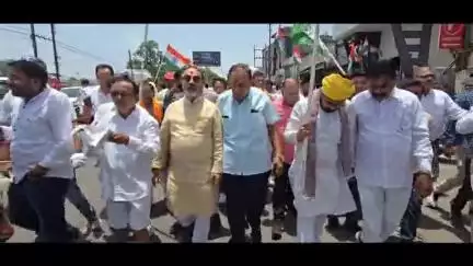 चौरई: सांसद की पदयात्रा में शामिल हुए चौरई के भाजपा नेता, पटपड़ा पहुंचे