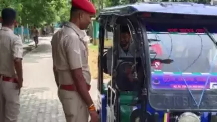 মানকাচৰ: দক্ষিণ শালমাৰা মানকাচৰ জিলা আৰক্ষীৰ  জিলাখনত বিভিন্ন প্ৰান্তত চোৰাং বাহনৰ বিৰুদ্ধে নাকা চেকিংৰ জৰিয়তে চলায় অভিযান