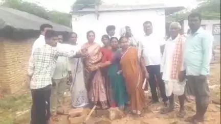 బోధన్: రెంజల్ లో ఇందిరమ్మ ఇండ్ల నిర్మాణానికి భూమి పూజ చేసిన ఎంపీడీవో వెంకటేష్ యాదవ్