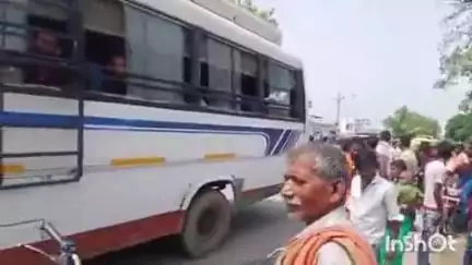 बेनीपट्टी: बेनीपट्टी बाजार के चैतन्य कुटी के पास अज्ञात वाहन की टक्कर से बाइक सवार एक व्यक्ति की मौत, दूसरा घायल