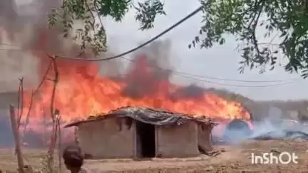 गुना नगर: संग्रामपुर गांव में भूसे के ढेर, मकान और तबेले में लगी भीषण आग; वीडियो आया सामने