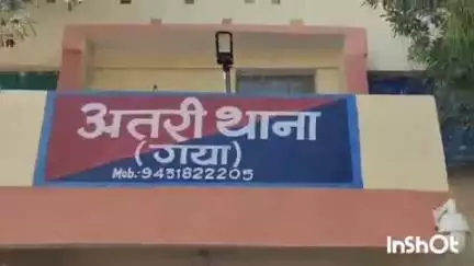 अतरी: टेउसा बाजार से पुलिस ने अवैध गिट्टी लदा ट्रैक्टर किया जब्त, मामला दर्ज