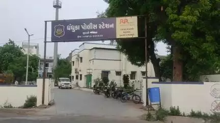 ધંધુકા: ધંધુકા પોલીસે મલતાન તળાવ પાસેથી જાહેરમાં જુગાર રમતા 4 ઈસમોની ઝડપી પાડ્યા.
#ધંધુકા #dhandhuka #dhandhuka #ધંધુકા #જુગાર