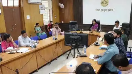 झाबुआ: कलेक्टर कार्यालय में हुई समयावधि पत्रों की समीक्षा बैठक, कलेक्टर नेहा मीना ने दिए आवश्यक दिशा निर्देश