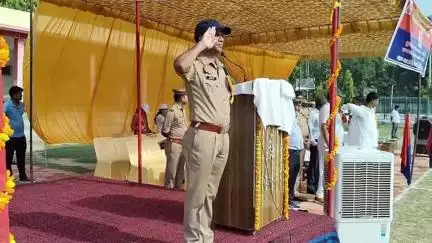 बरहज: जिले में गोरखपुर जोन की 73वीं अंतर्जनपदीय पुलिस फुटबॉल प्रतियोगिता का हुआ भव्य शुभारंभ