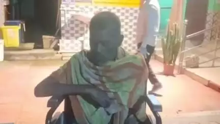 বঙাইগাঁও ভাগ: লেংটিছিঙাত এজন মানসিক বিকাৰগ্ৰস্থ ব্যক্তিক উদ্ধাৰ কৰি উন্নত চিকিৎসা বাবে বঙাইগাঁও অসামৰিক চিকিৎসালয়ত ভৰ্তি কৰে আমছুই
