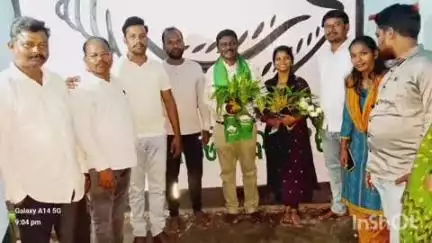ମାଲକାନଗିରି: ବାଲିମେଳା ବିଜେଡି କାର୍ଯ୍ୟାଳୟରେ ବିଜେଡିର ନୂତନ ନଗର ସଭାପତିଙ୍କୁ  ବିଜେଡି ପକ୍ଷରୁ ଦିଆଗଲା ସମ୍ବର୍ଦ୍ଧନା, ଯୋଗ ଦେଲେ ଏନଏସି ଉପାଧ୍ୟକ୍ଷା