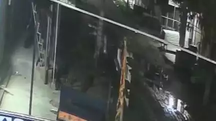 सिमरी बख्तियारपुर: डाक बंगला चौक के पास पिकअप से गैस सिलेंडर चोरी, घटना सीसीटीवी में कैद