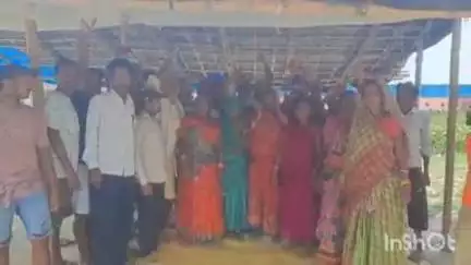झंझारपुर: झंझारपुर बाजार समिति परिसर में फुटपाथी दुकानदार संघ ने भाकपा माले कार्यकर्ताओं के साथ की बैठक