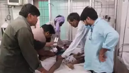महोबा: पिपरा गांव में 11 हजार हाई टेंशन लाइन की चपेट में आने से किशोर झुलसा, हायर सेंटर किया गया रेफर