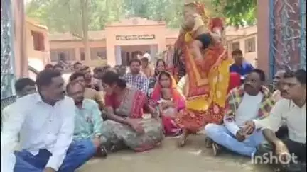 ନବରଙ୍ଗପୁର ପୋଲିସ ଷ୍ଟେସନ: ଉମରକୋଟ ତହସିଲ କାର୍ଯ୍ୟାଳୟ ଘେରାଉ କଲେ ମେନ୍ଦାବେଢା ବାସିନ୍ଦା