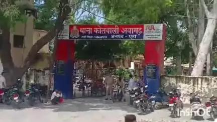 जलेसर: ब्लॉक के पास दुकान पर खरीदारी कर रहे व्यक्ति की जेब से पैसे निकालने का विरोध करने पर राइफल की बट से की गई मारपीट