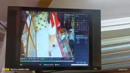 बीकापुर: रामपुर भगन में स्थित ज्वेलर्स की दुकान से अज्ञात चोर मोबाइल चोरी करते हुए सीसीटीवी कैमरे में कैद, वीडियो हुआ वायरल