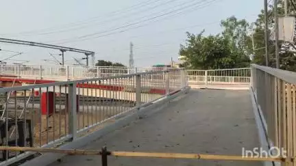 कहरा: गंगजला रेलवे ढाला पर बन रहा लाइट आरओबी कार्य का बाधक बना बिजली का पोल के कारण रुका है काम
#jansamasya