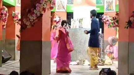 বলরামপুর: বলরামপুর কালীতলা নামো পাড়ায় আধুনিক গানের ছন্দে পরিবেশিত রাধা কৃষ্ণ নাম সংকীর্তনের আসরে ভিড় দর্শনার্থীদের