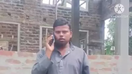 নলবাৰী: নলবাৰী জাপাৰকুছিত অনৈতিক কাৰ্যত লিপ্ত এগৰাকী ই-ৰিক্সা চালকক হাতে লোটে ধৰি গতালে আৰক্ষীক ৰাইজে