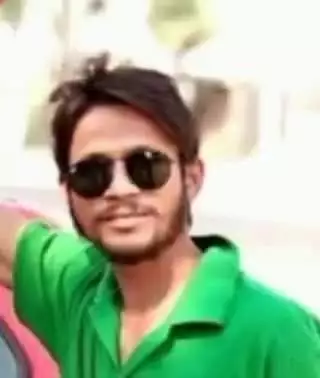 अलीराजपुर: सामाजिक कार्यकर्ता नितेश अलावा ने ज़िले में जर्जर स्कूल व आंगनबाड़ी भवनों को लेकर प्रशासन पर लापरवाही के लगाए आरोप