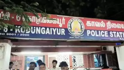 பெரம்பூர்: #localissue#கொடுங்கையூர் பகுதியை சேர்ந்த அருள்தாஸ்  இவரை காவல் ஆய்வாளர் தகாத வார்த்தையால் பேசியதால் நெஞ்சு வலி ஏற்பட்டு மருத்துவமனையில் அனுமதி