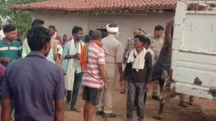 दुधि: बहेराडोल गांव में घर में चारपाई पर मिला एक व्यक्ति का शव, शरीर पर मिले चोट के निशान