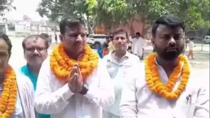 पकड़ी दयाल: नगर पंचायत चुनाव में मुख्य पार्षद के 2, उप मुख्य पार्षद के 1 और पार्षद पद के 10 उम्मीदवारों ने भरा नामांकन पत्र