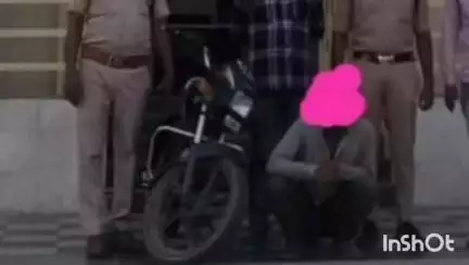 चाचौड़ा: बीनागंज में रेलवे अंडर ब्रिज के पास पुलिस ने एक गांजा तस्कर को 315 ग्राम गांजा और बाइक के साथ किया गिरफ्तार