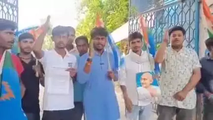 विभूतिपुर: विभूतिपुर के डीबीकेएन कॉलेज में 7 सूत्री मांगों पर लिखित आश्वासन के बाद NSUI का धरना समाप्त