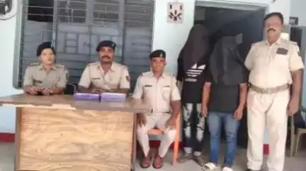 बारसोई: चेक पोस्ट के पास अपराध की योजना बनाते समय दो अपराधियों को आबादपुर पुलिस ने किया गिरफ्तार, देसी कट्टा व पिस्टल बरामद