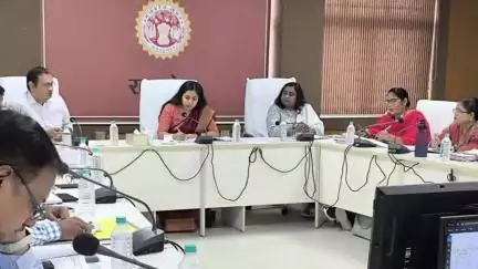 खरगौन: कलेक्टर ने शौचालय विहीन आंगनवाड़ी केन्द्रों में शौचालय निर्माण कार्य शीघ्र शुरू करने के दिए निर्देश