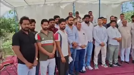 बल्लेवाला में खनन कारोबारी और ट्रांसपोर्टर अनिश्चितकालीन धरने पर बैठे