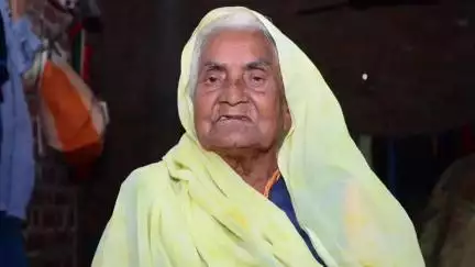 मोहन बड़ोदिया: 100 वर्ष की खबुमां कलमोदिया का निधन, ग्राम मटेवा की महिलाओं ने भजनों के साथ दी अंतिम विदाई