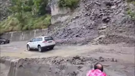 टापरी: किन्नौर के पागल नाला समीप NH-5 बहाल, वाहनों की आवाजाही शुरू, वाहन चालक बरतें ऐतिहात: जिप्र
